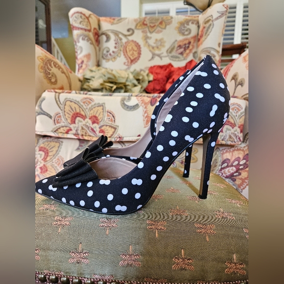 Betsey Johnson Polkadot Pumps - Picture 5 of 12